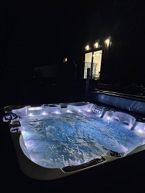 Glampingov� chata s v��ivkou - Vala�sk� kopce