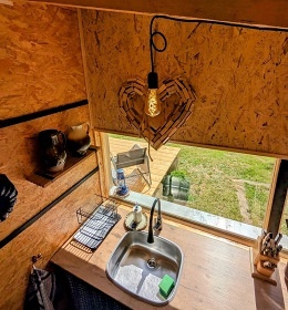 Glamping chata a koupac� sud - vodn� z�mek Blatn�