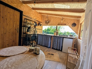 Glamping chata a koupac� sud - vodn� z�mek Blatn�