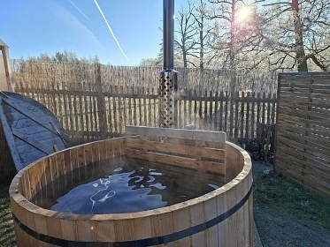 Glamping chata a koupac� sud - vodn� z�mek Blatn�