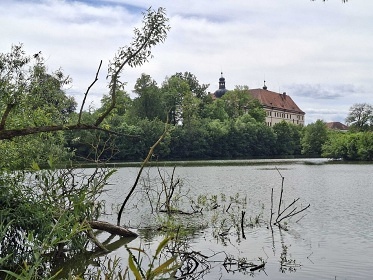 Glamping chata a koupac� sud - vodn� z�mek Blatn�