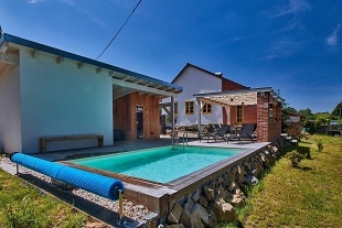 Nov� objekt: Chalupa baz�n - wellness - vinn� sklep - Lu�nice 2C-569