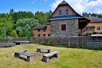 Chalupa u vodn�ho ml�na - CHKO ���rsk� vrchy