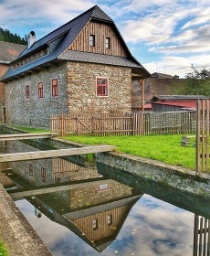 Chalupa u vodn�ho ml�na - CHKO ���rsk� vrchy