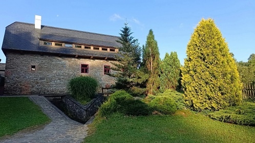 Chalupa u vodn�ho ml�na - CHKO ���rsk� vrchy