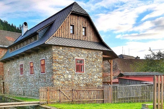 Chalupa u vodn�ho ml�na - CHKO ���rsk� vrchy