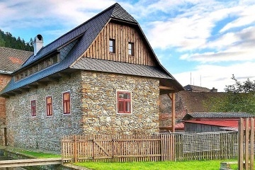 Chalupa u vodn�ho ml�na - CHKO ���rsk� vrchy