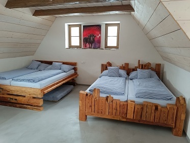 Chalupa u vodn�ho ml�na - CHKO ���rsk� vrchy