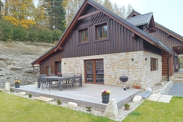 Chalupa u lesa s baz�nem - Jizersk� magistr�la