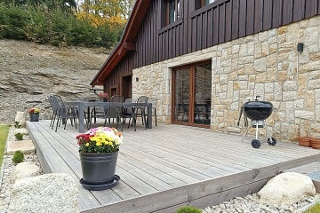 Chalupa u lesa s baz�nem - Jizersk� magistr�la