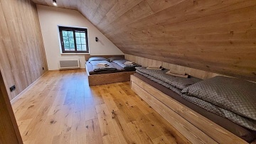 Chalupa u lesa s baz�nem - Jizersk� magistr�la