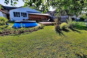 Chalupa Slov�cko s baz�nem - hrad Buchlov