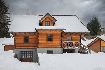 Dv� chalupy a baz�n - Kr�lick� Sn�n�k - Sky Bridge