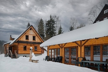 Dv� chalupy a baz�n - Kr�lick� Sn�n�k - Sky Bridge