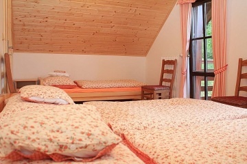 Dv� chalupy a baz�n - Kr�lick� Sn�n�k - Sky Bridge