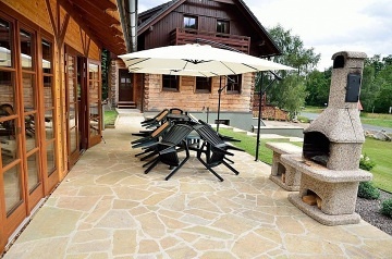 Dv� chalupy a baz�n - Kr�lick� Sn�n�k - Sky Bridge