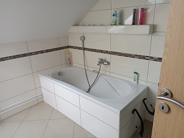 D�m u Obory B�ezka - Z�mek �ti��n - Praha v�chod