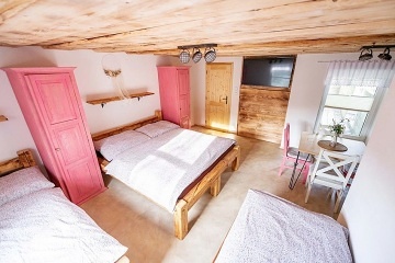 Chalupa a vinn� sklep - Hustope�e - ji�n� Morava