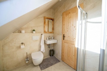 Chalupa a vinn� sklep - Rajhrad - ji�n� Morava