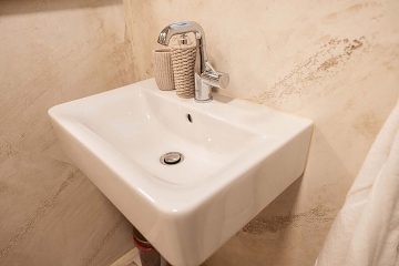 Chalupa a vinn� sklep - Rajhrad - ji�n� Morava