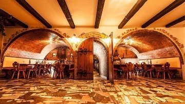 Chalupa a vinn� sklep - Hustope�e - ji�n� Morava