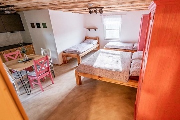 Chalupa a vinn� sklep - Hustope�e - ji�n� Morava