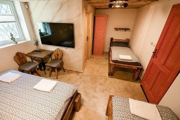 Chalupa a vinn� sklep - Rajhrad - ji�n� Morava