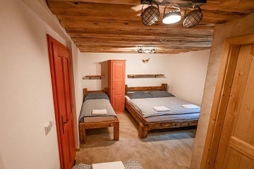 Chalupa a vinn� sklep - Rajhrad - ji�n� Morava