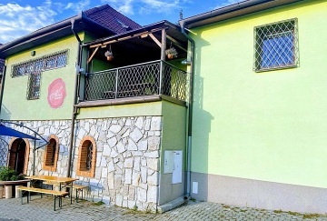 Chalupa a vinn� sklep - Hustope�e - ji�n� Morava