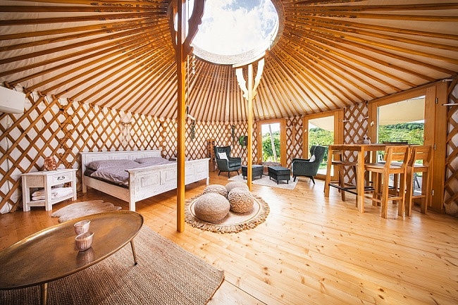Jurty vinohrad a cyklostezka - glamping park V�hon