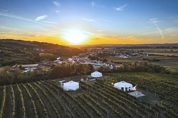 Jurty u vinohradu - glamping Jižní Morava