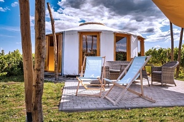 Jurty vinohrad a cyklostezka - glamping park V�hon