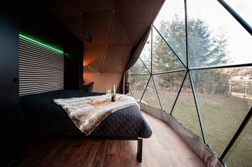 Glamping s koupac�m sudem - Ti�nov - Pern�tejn