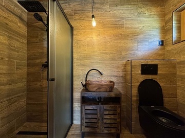 Glamping s wellness a baz�nem - hrad Helf�t�n