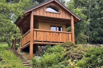 Glamping s wellness a baz�nem - hrad Helf�t�n