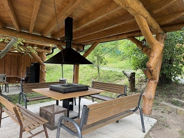 Glamping s wellness a baz�nem - hrad Helf�t�n