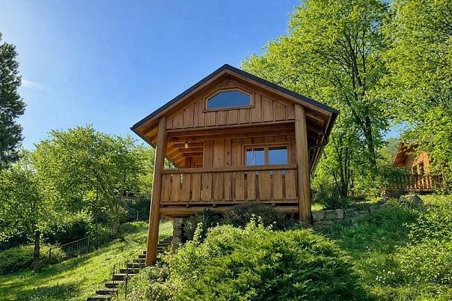 Glamping s wellness a baz�nem - hrad Helf�t�n