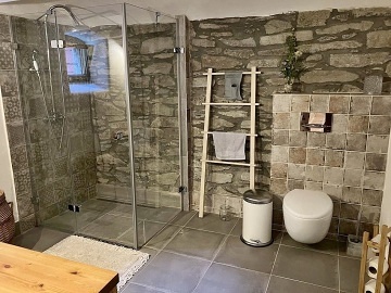 Chalupa u lesa - hrad Tol�tejn - Lu�ick� hory