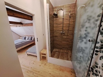 Chalupa u lesa - hrad Tol�tejn - Lu�ick� hory