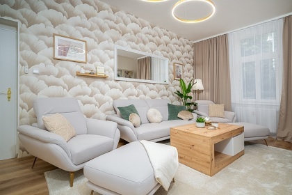 Apartm�n u kolon�dy a parking - Mari�nsk� L�zn�