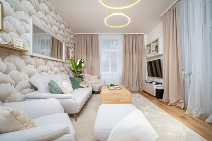 Apartm�n u kolon�dy a parking - Mari�nsk� L�zn�