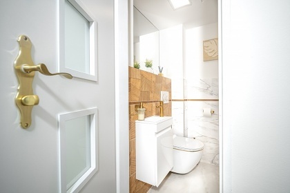 Apartm�n u kolon�dy a parking - Mari�nsk� L�zn�