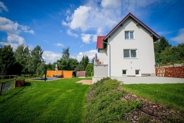 Chalupa s baz�nem - Ch�novsk� jeskyn� - Vyso�ina