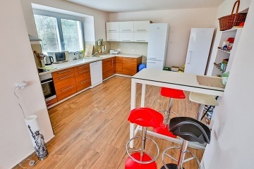 Chalupa s baz�nem - Ch�novsk� jeskyn� - Vyso�ina