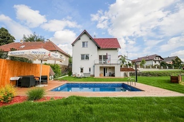 Chalupa s baz�nem - Ch�novsk� jeskyn� - Vyso�ina