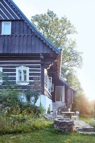 Roubenka Lesn� r�j - pec na span� a koupac� sud