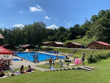 Chaty s baz�nem - Rodinn� kemp - B�l� Karpaty