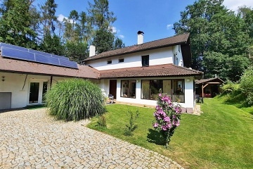 Chalupa s vnit�n�m baz�nem - p�ehrada Trn�vka