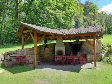 Chalupa s vnit�n�m baz�nem - p�ehrada Trn�vka