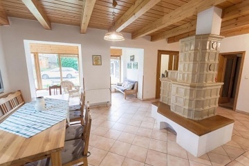 Chalupa s vnit�n�m baz�nem - p�ehrada Trn�vka